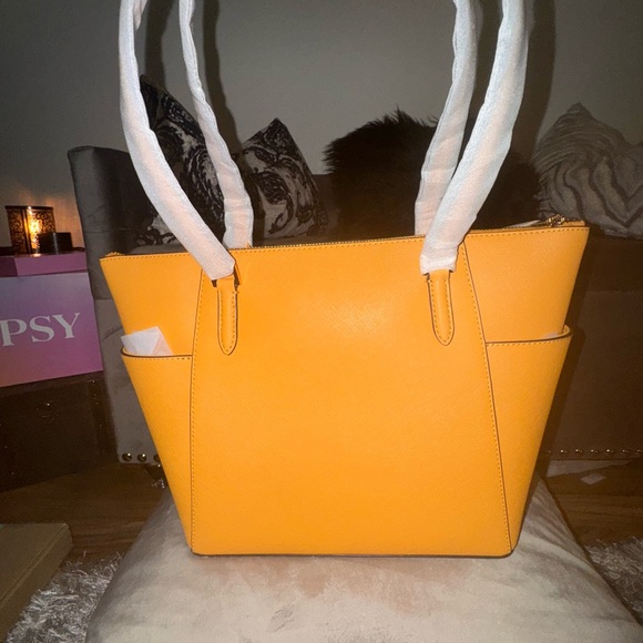 Michael Kors Charlotte Large Saffiano Leather Top-Zip Tote Bag - Picture 4 of 4